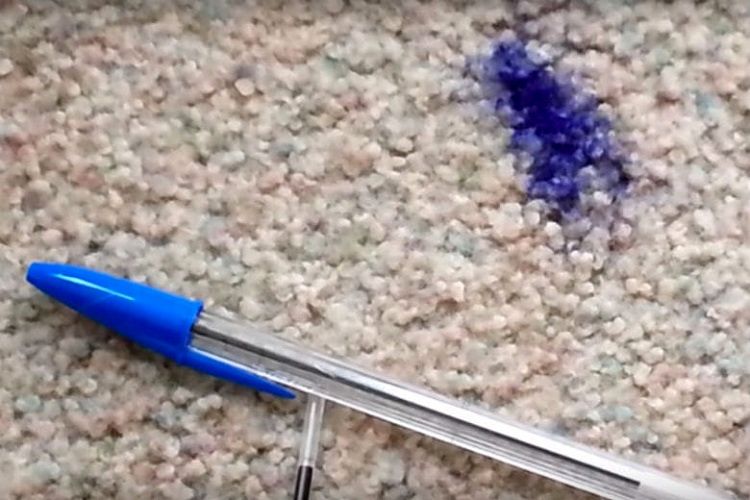 روش های ساده و خانگی برای پاک کردن انواع لکه ها از فرش_دانش دوست 34 روشهای ساده و خانگی برای پاک کردن انواع لکهها از فرش