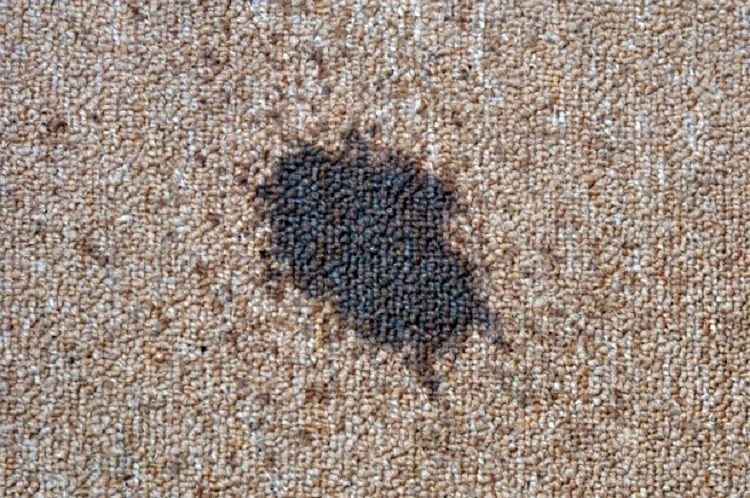 روش های ساده و خانگی برای پاک کردن انواع لکه ها از فرش_دانش دوست 35 روشهای ساده و خانگی برای پاک کردن انواع لکهها از فرش