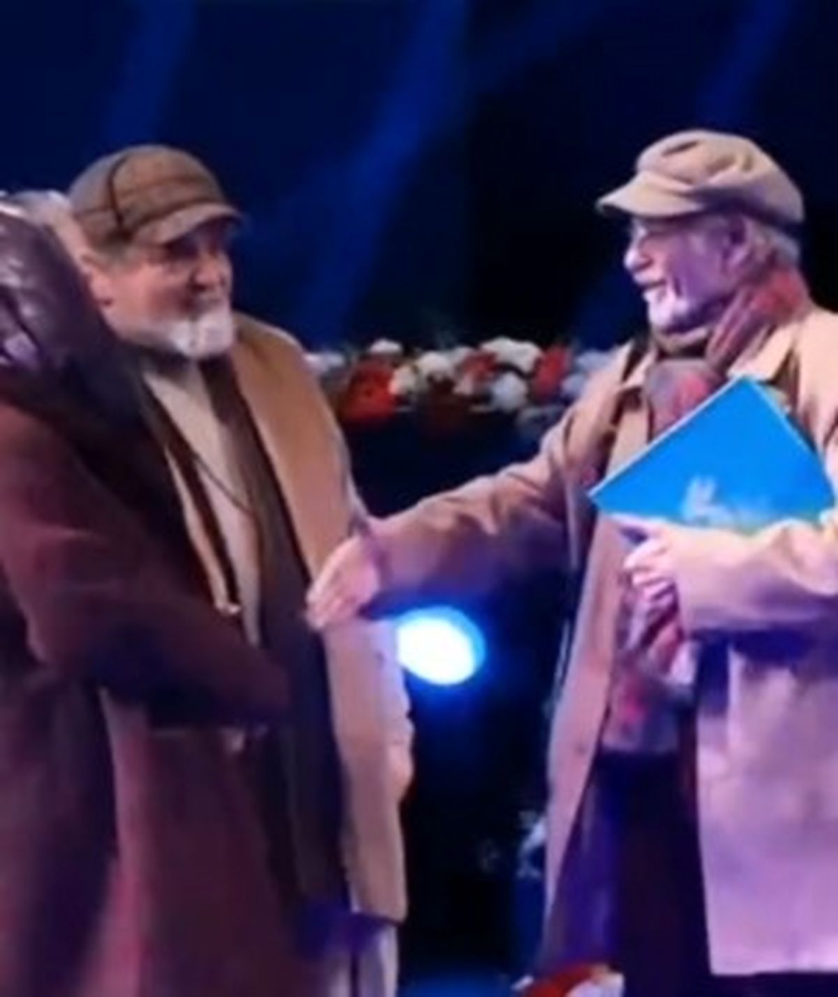 دست دادن مرضیه برومند با رضا بابک! /ویدئو_دانش دوست 13 دست دادن مرضیه برومند با رضا بابک! /ویدئو