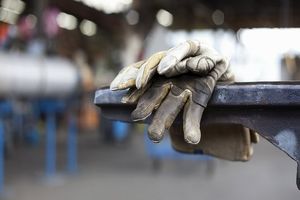 دولت زیر بار افزایش حقوق کارگران می‌رود؟