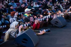 مصاحبۀ کمین، تنها چاره خبرنگاران در فجر/هنگامی جای اینترنت و خبر، کلاه ایمنی درو شد_دانش دوست 1 مصاحبۀ کمین، تنها چاره خبرنگاران در فجر/وقتی جای اینترنت و خبر، کلاه ایمنی درو شد