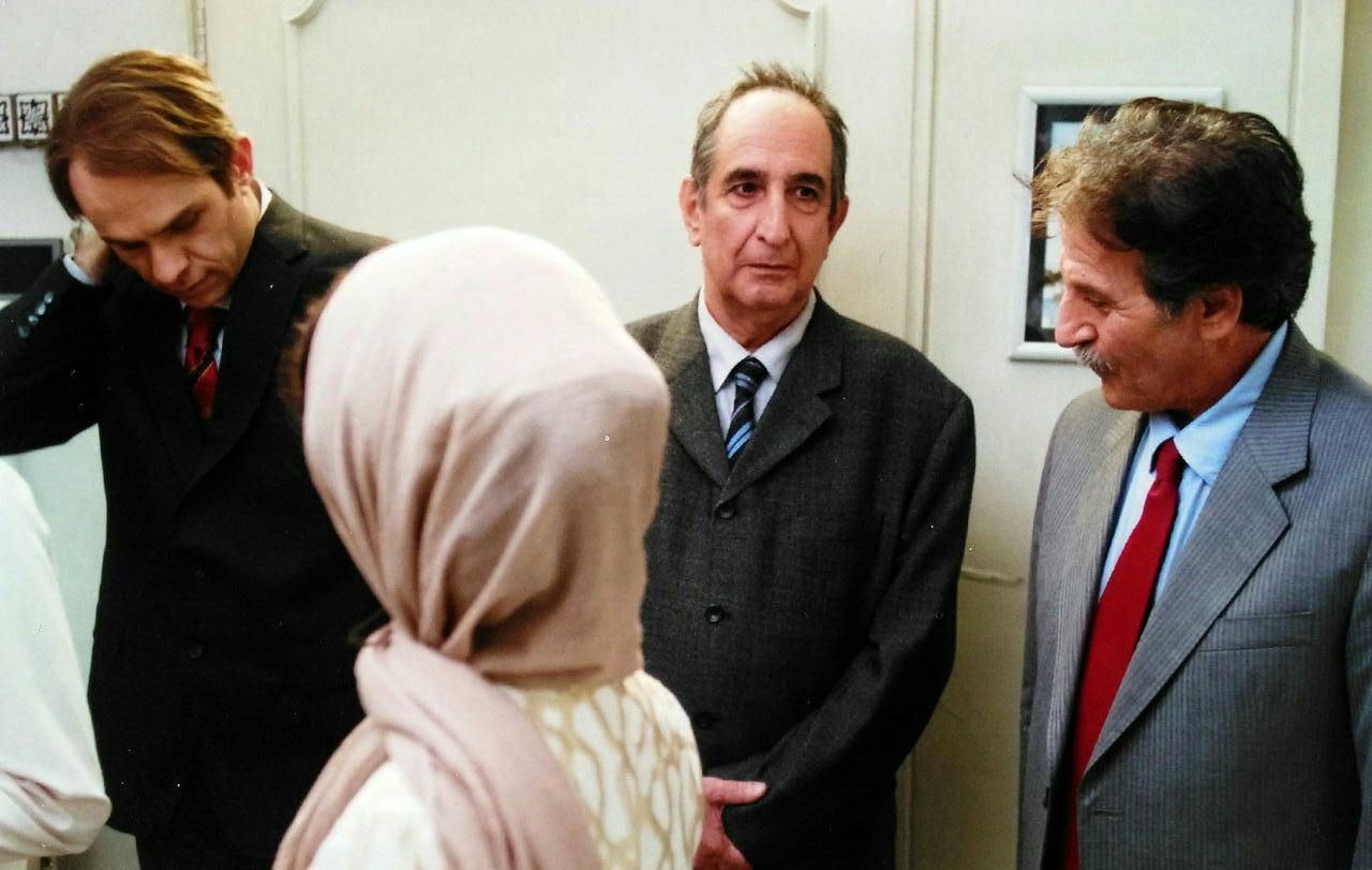 ناخشنود هستم؛ از انتشار کردن و تماشای آن بپرهیزید_دانش دوست 8 واکنش کیانوش عیاری به قاچاق فیلم کاناپه: ناراضی هستم ؛ از انتشار و تماشای آن بپرهیزید