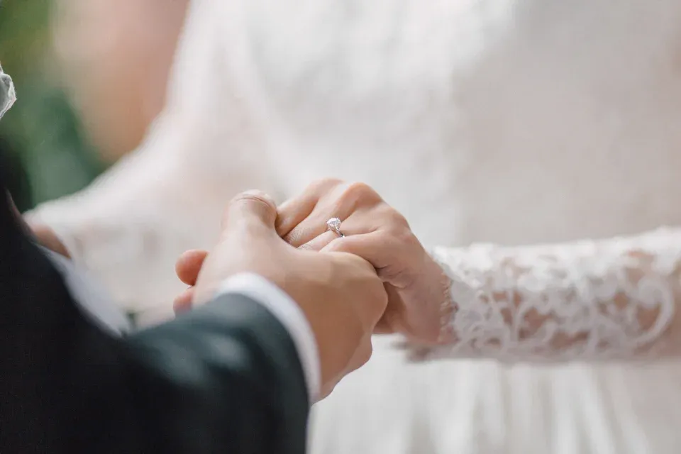 آیا ازدواج واقعا خوشبختی می آورد؟_دانش دوست 7 2 709