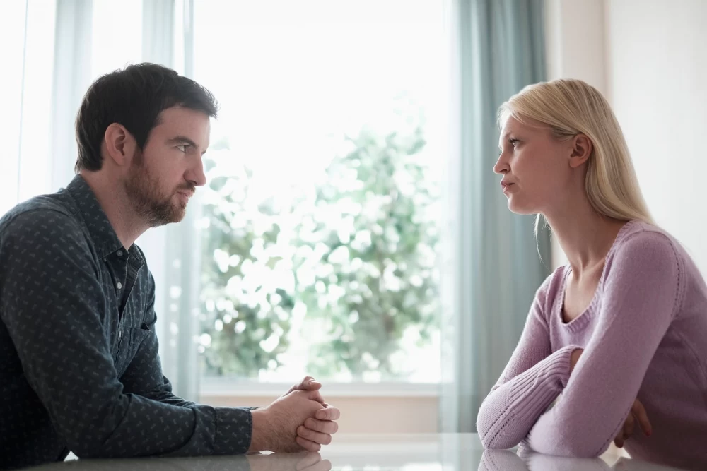 1754546481 371 علت پول خرج نکردن شوهر برای زن دانش دوست.webp